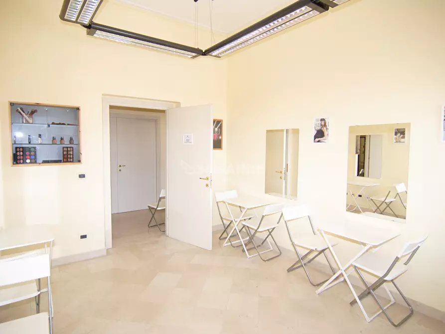 Immagine 9 di Ufficio in affitto  a Livorno