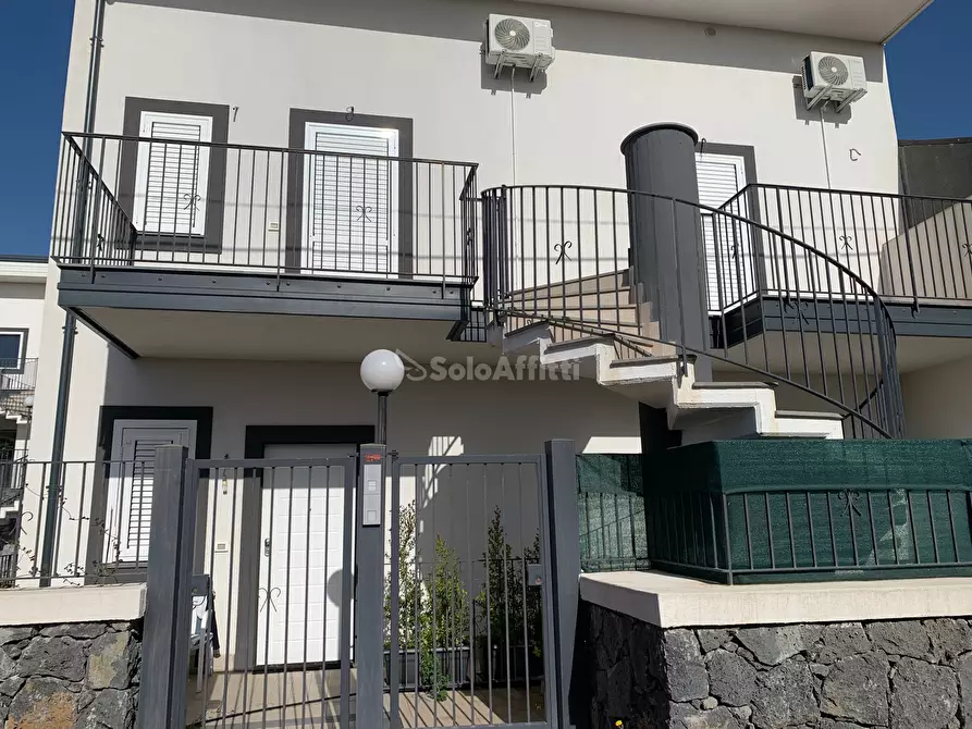 Immagine 1 di Bilocale in affitto  in Via Canale Torto 317 a Acireale