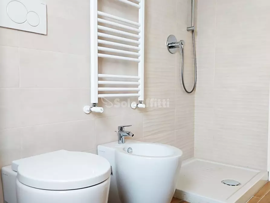 Immagine 37 di Trilocale in affitto  in Via del Castello a Roma