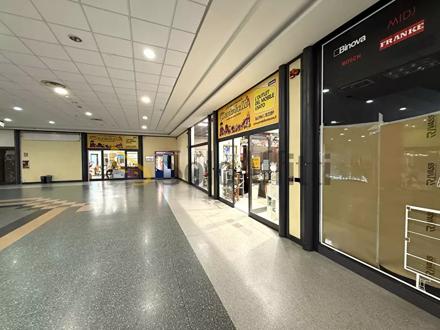 Immagine 1 di Locale commerciale in affitto  a Catanzaro