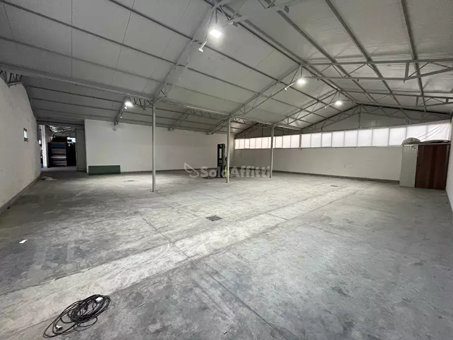 Immagine 2 di Magazzino in affitto  in Via Mastrilli a Maddaloni