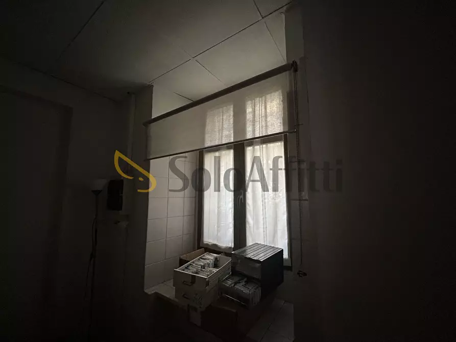 Immagine 6 di Locale commerciale in affitto  a Torino