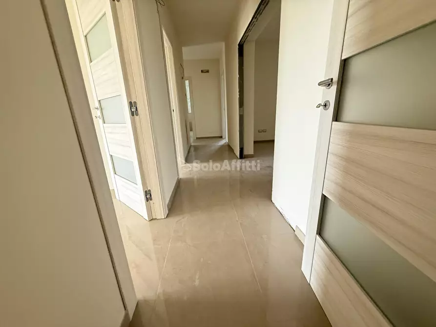 Immagine 4 di Ufficio in affitto  in Via Forche Caudine a Maddaloni