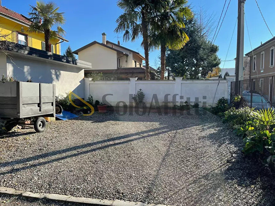 Immagine 16 di Locale commerciale in affitto  a Gallarate