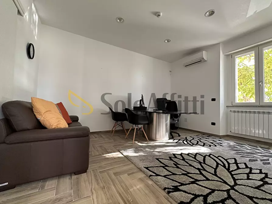 Immagine 13 di Ufficio in affitto  a Catanzaro