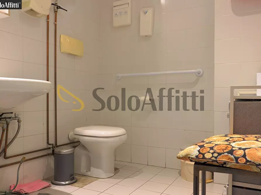 Immagine 8 di Locale commerciale in affitto  in Via G. Garibaldi 184 a Desio