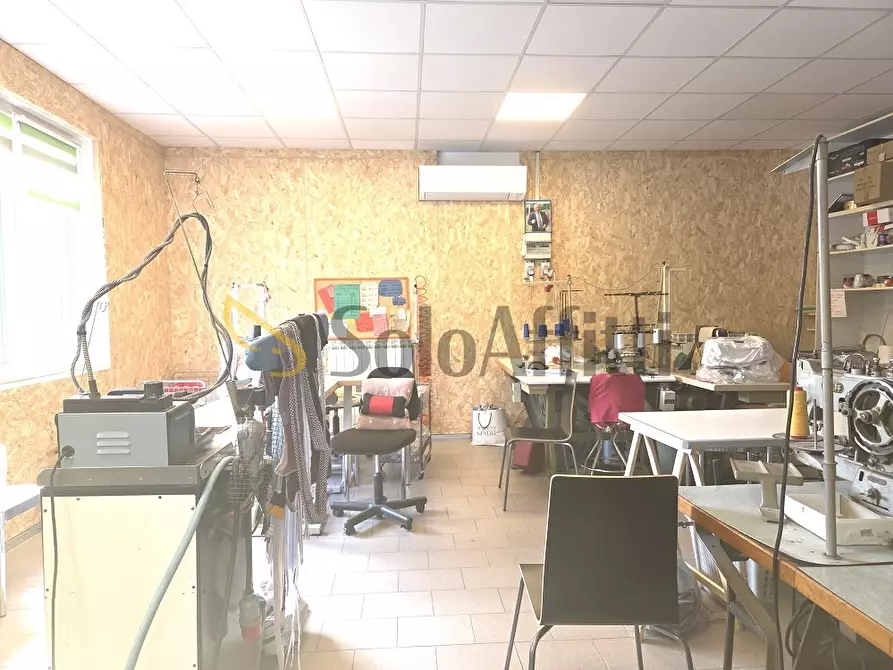 Immagine 2 di Locale commerciale in affitto  in Via Leonardo Da Vinci 35 a Limbiate