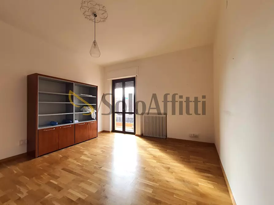 Immagine 8 di Ufficio in affitto  a Catanzaro