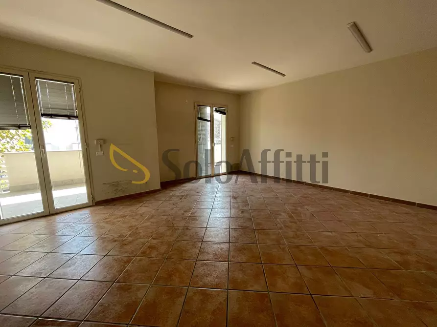 Immagine 21 di Ufficio in affitto  in Via Nazionale Appia 177 a Casapulla