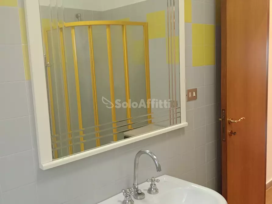 Immagine 12 di Bilocale in affitto  a Falconara Marittima