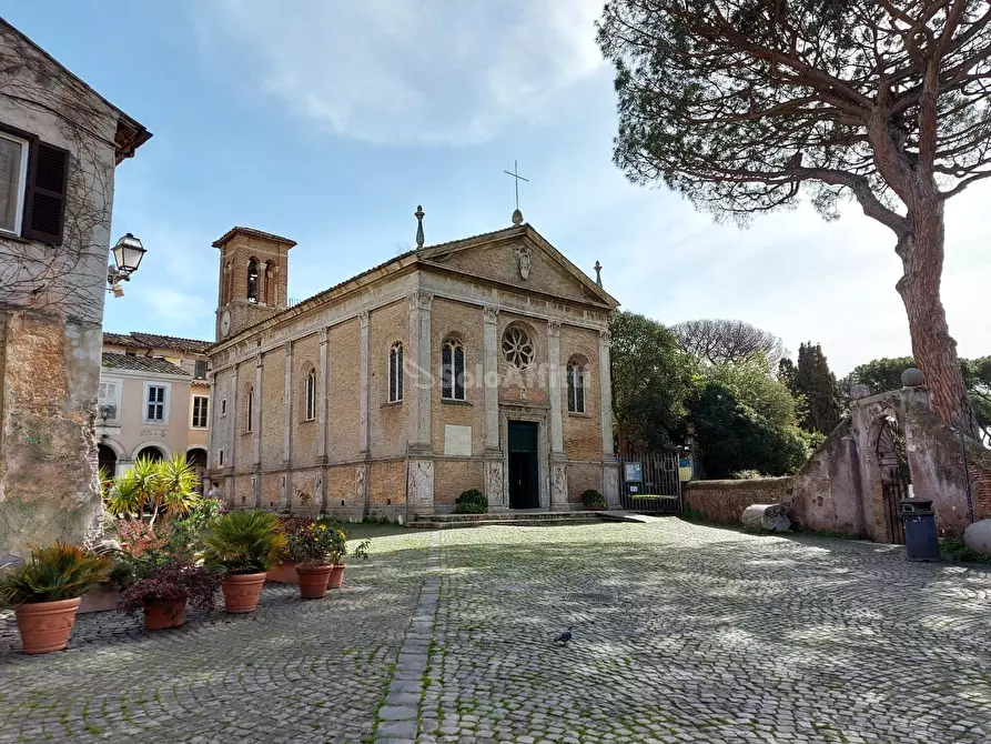 Immagine 55 di Trilocale in affitto  in Via del Castello a Roma