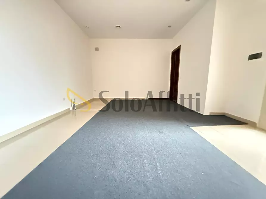 Immagine 6 di Locale commerciale in affitto  in Via Renato Iaselli 11 a Caserta