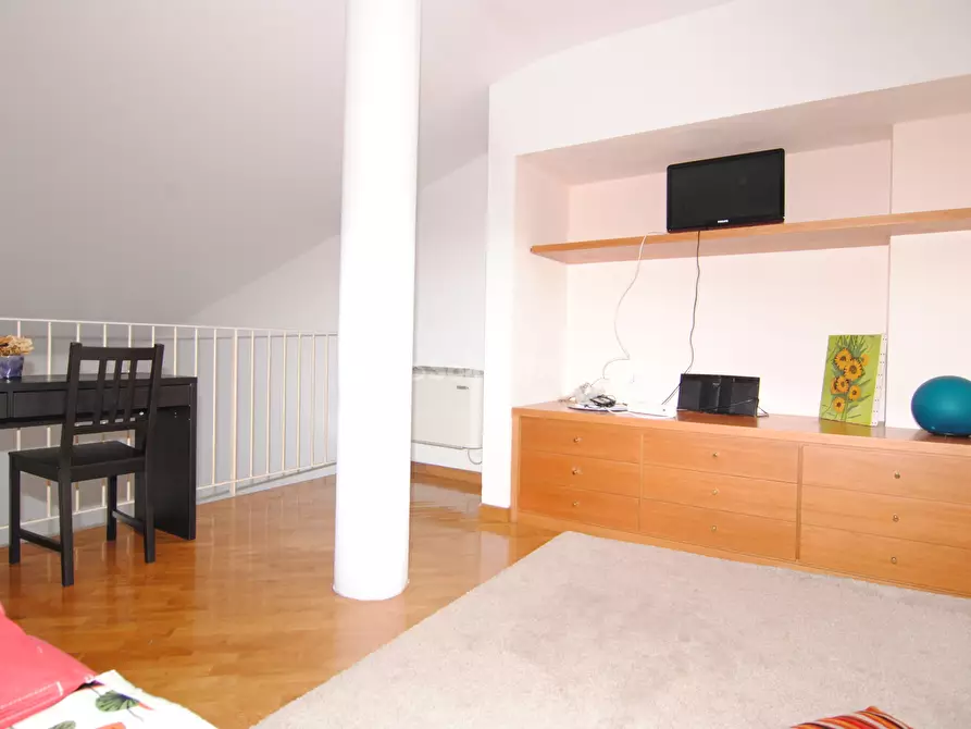 Immagine 18 di Trilocale in affitto  a Livorno