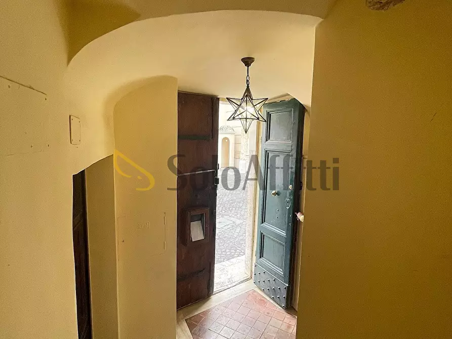 Immagine 37 di Quadrilocale in affitto  in via della Panetteria 45 a Roma