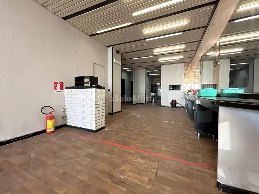 Immagine 4 di Locale commerciale in affitto  in Via Lungomare Stefano Pugliese 4747 a Catanzaro