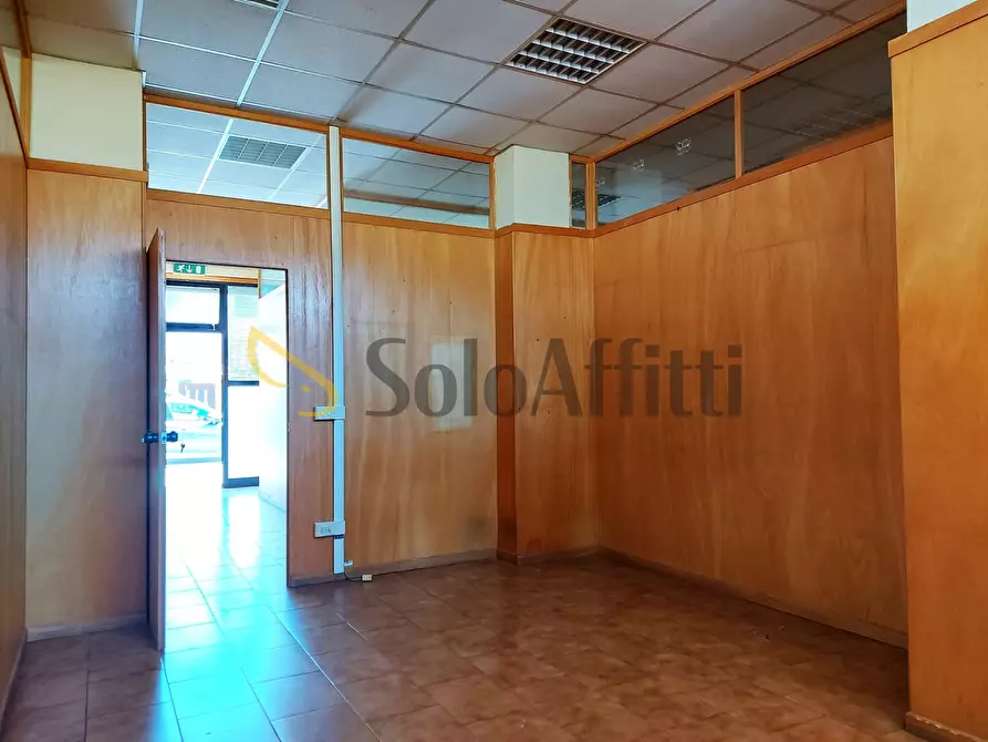 Immagine 15 di Locale commerciale in affitto  in Via del Tempio della Fortuna a Fiumicino