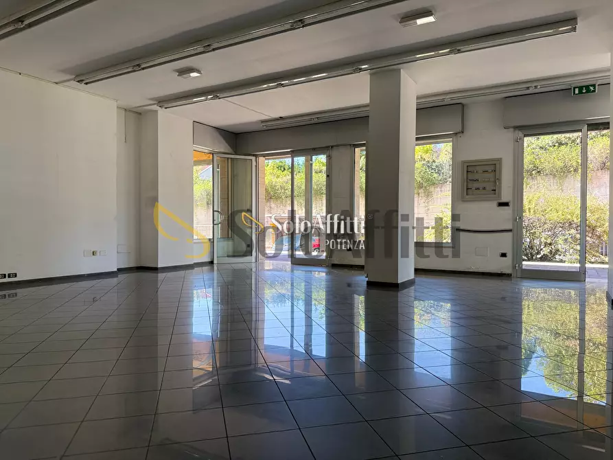 Immagine 11 di Locale commerciale in affitto  in Via Parigi 44, 46 a Potenza