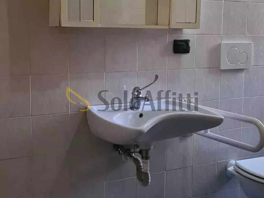 Immagine 24 di Bilocale in affitto  in Strada della Pronda a Torino