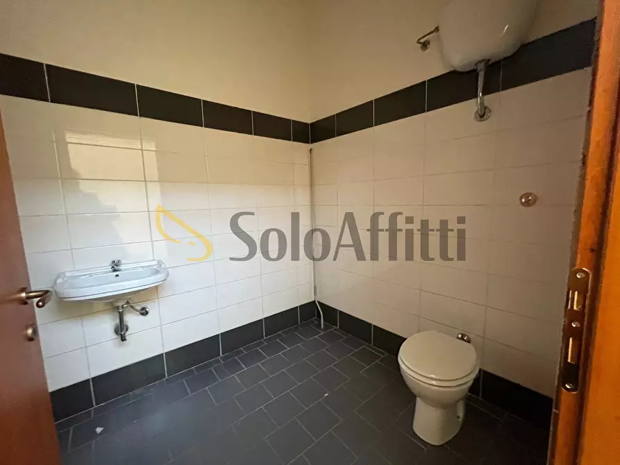 Immagine 13 di Locale commerciale in affitto  a Frosinone