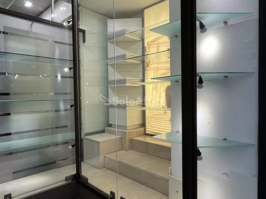 Immagine 4 di Locale commerciale in affitto  in Via Pretoria a Potenza