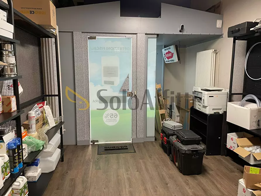 Immagine 5 di Locale commerciale in affitto  in Via Cesana a Torino