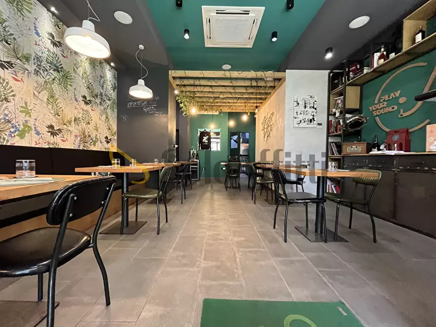 Immagine 2 di Locale commerciale in affitto  a Catanzaro