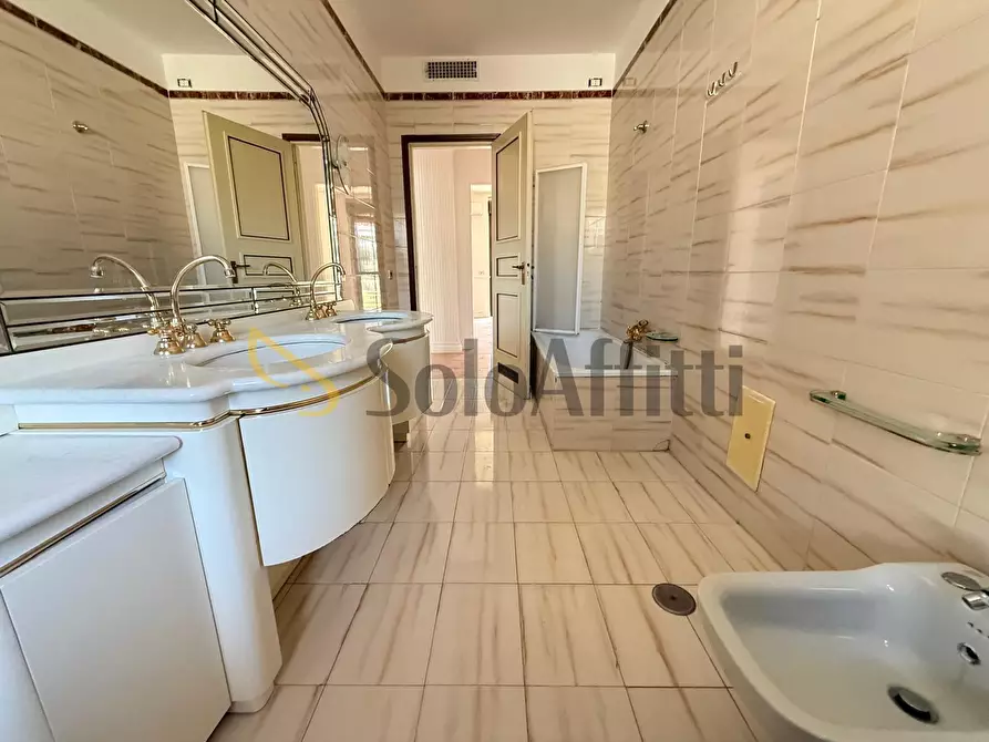 Immagine 26 di Quadrilocale in affitto  in Via Pier Paolo Pasolini 47 a Caserta