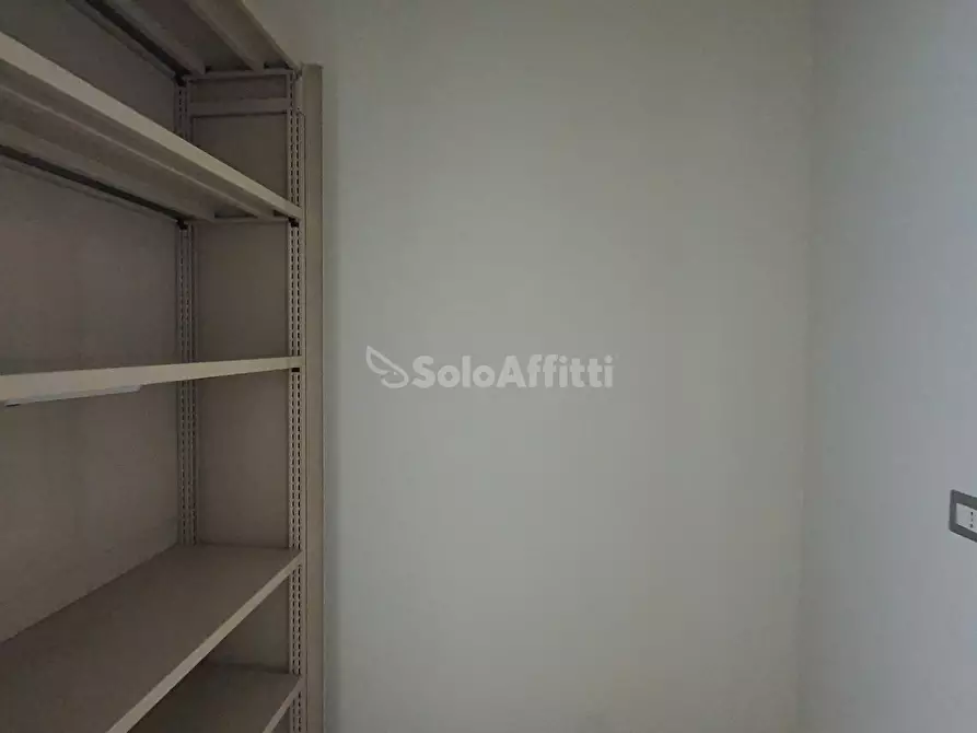 Immagine 7 di Ufficio in affitto  a Borgia