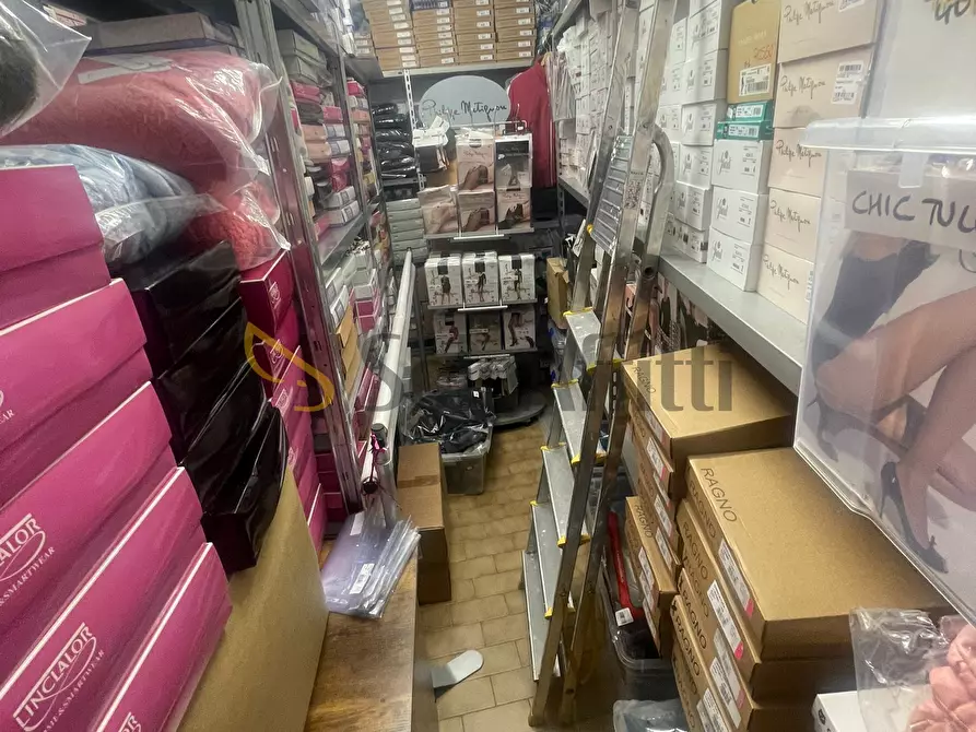 Immagine 7 di Locale commerciale in affitto  in Via Fratelli Piol 30 a Rivoli