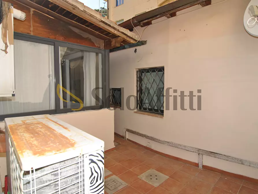 Immagine 6 di Locale commerciale in affitto  in Piazza Attias 2 a Livorno