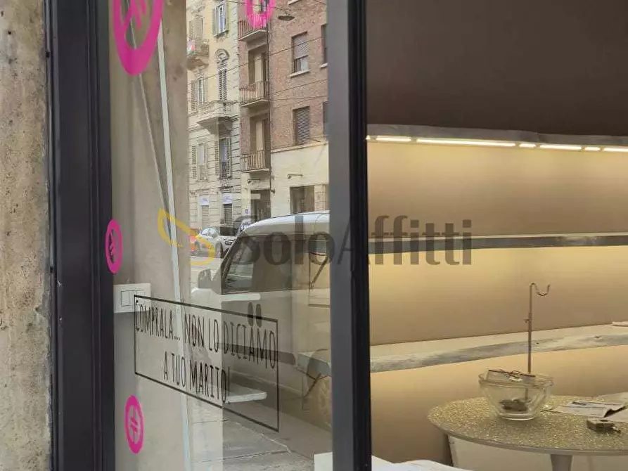 Immagine 4 di Locale commerciale in affitto  in Via Luigi Cibrario 46 bis/A a Torino