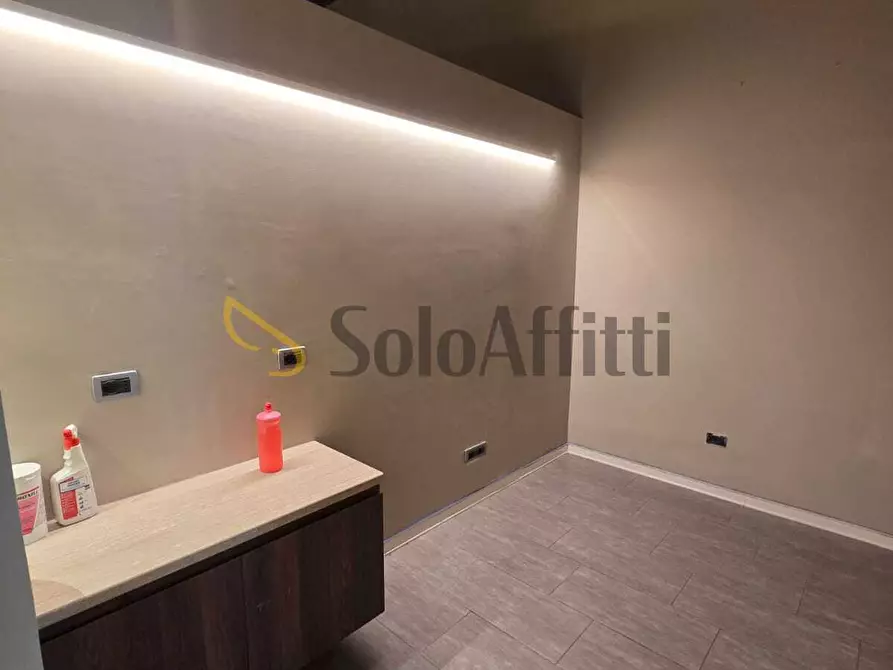 Immagine 17 di Attività commerciale in affitto  in Corso Re Umberto 46 a Torino