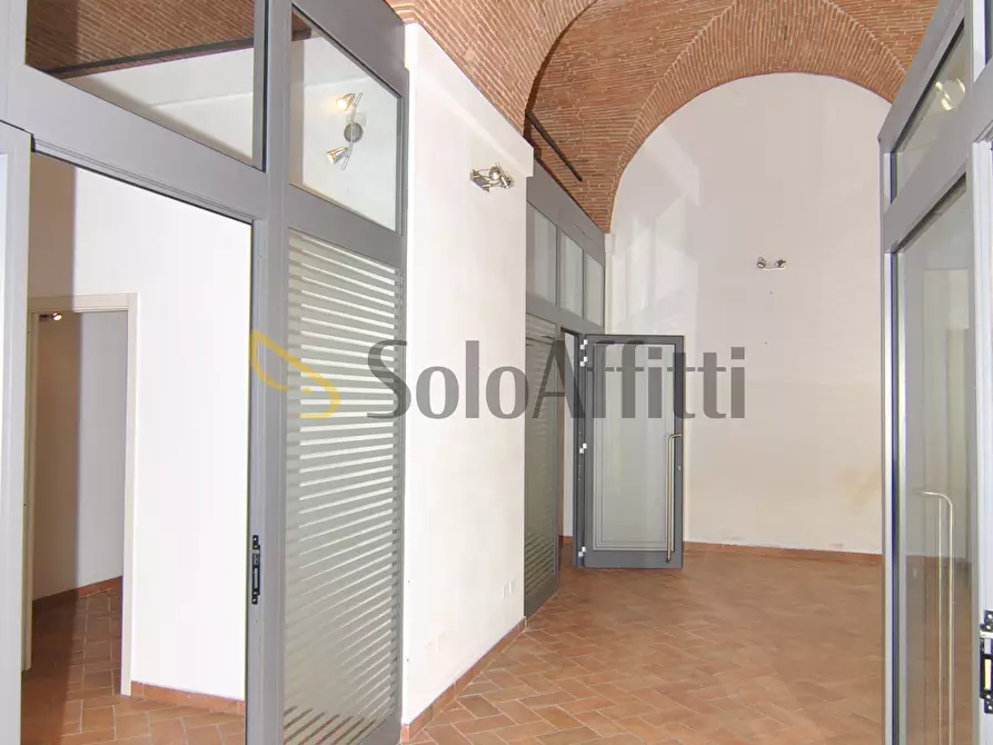 Immagine 3 di Ufficio in affitto  a Livorno