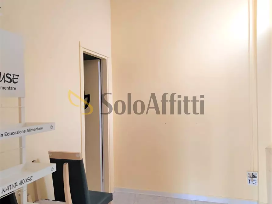 Immagine 9 di Locale commerciale in affitto  in Via della Pisana a Roma