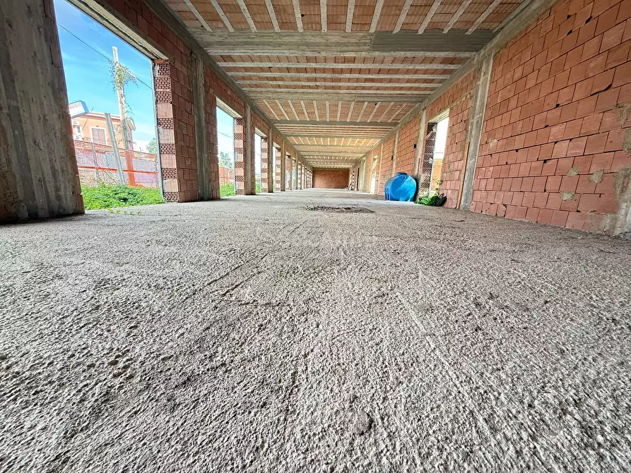 Immagine 5 di Locale commerciale in affitto  in Via Appia 198 a San Nicola La Strada