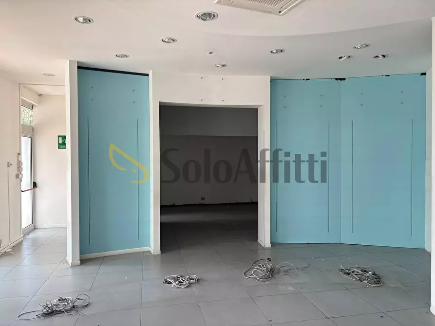 Immagine 8 di Locale commerciale in affitto  in Via Contardo Ferrini 42 a Samarate