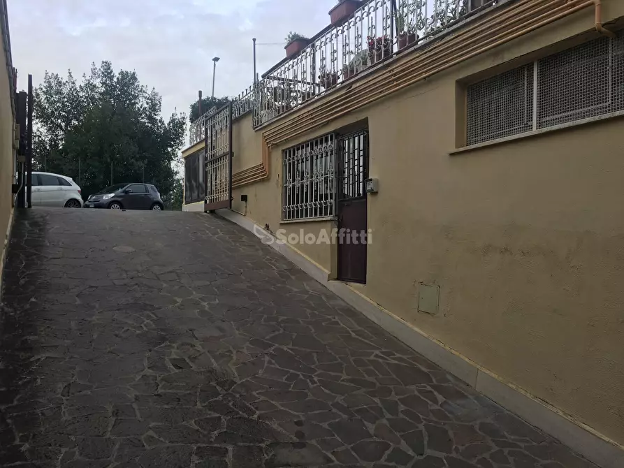 Immagine 3 di Magazzino in affitto  in via degli Estensi 191 a Roma