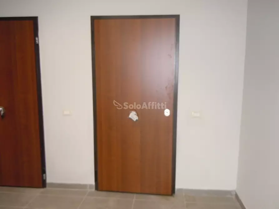 Immagine 12 di Ufficio in affitto  a Catanzaro