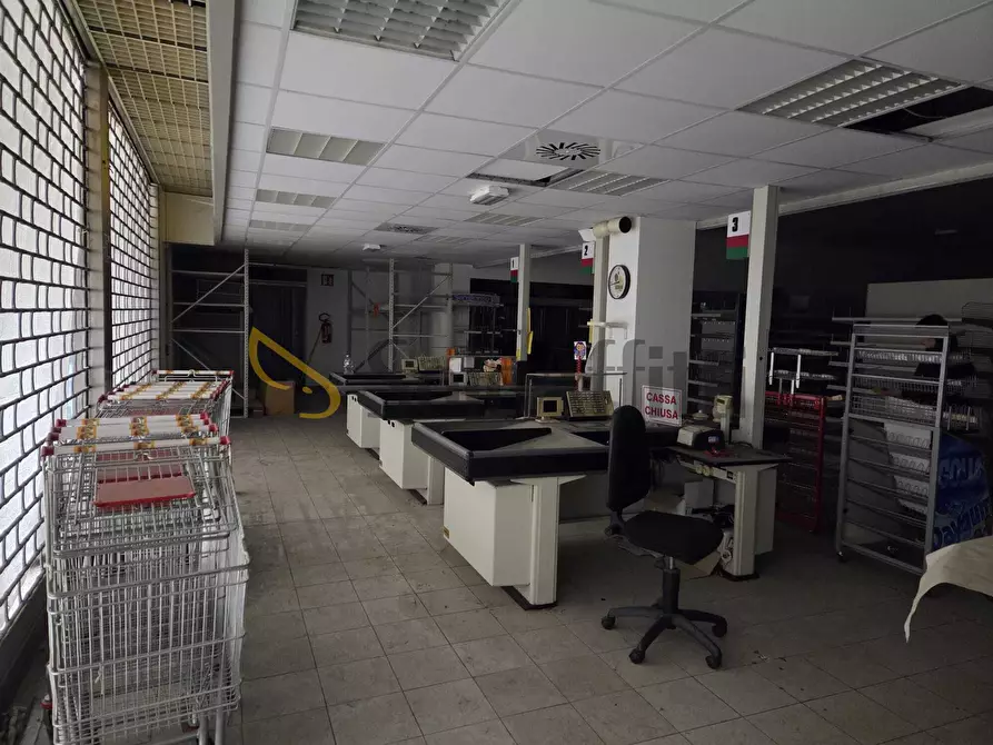 Immagine 12 di Locale commerciale in affitto  in Via Mario Pellegrini a Vignola