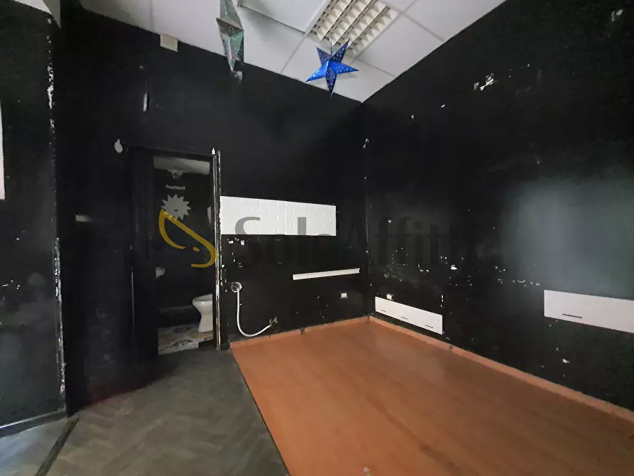 Immagine 3 di Locale commerciale in affitto  in Piazza Bernardino Grimaldi 16 a Catanzaro