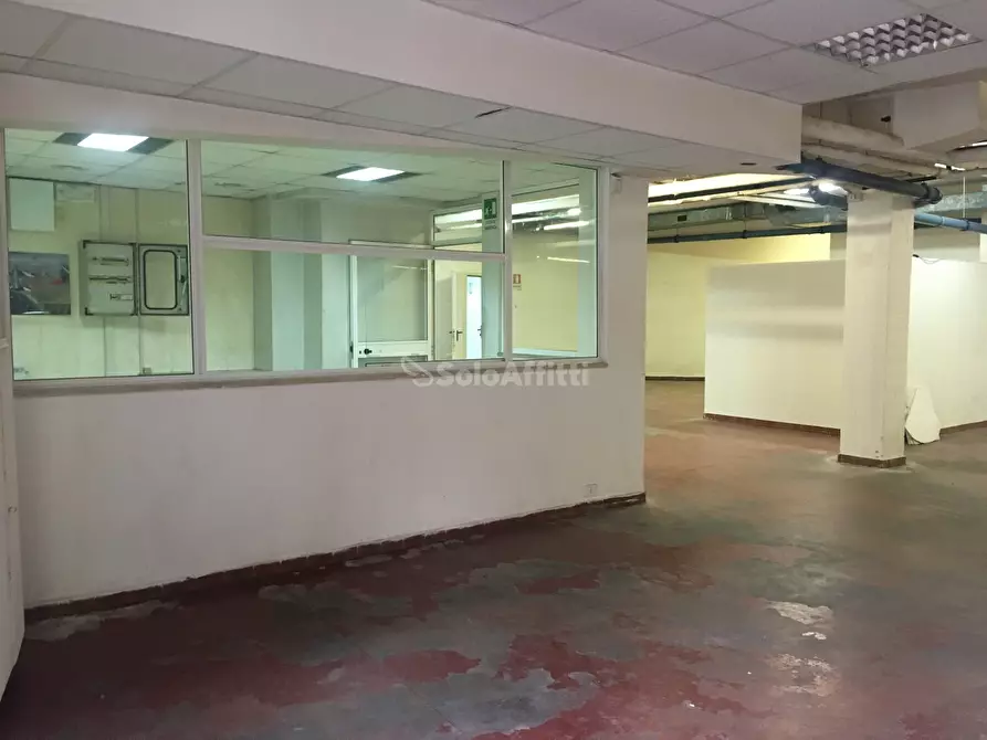 Immagine 16 di Magazzino in affitto  in via degli Estensi 191 a Roma