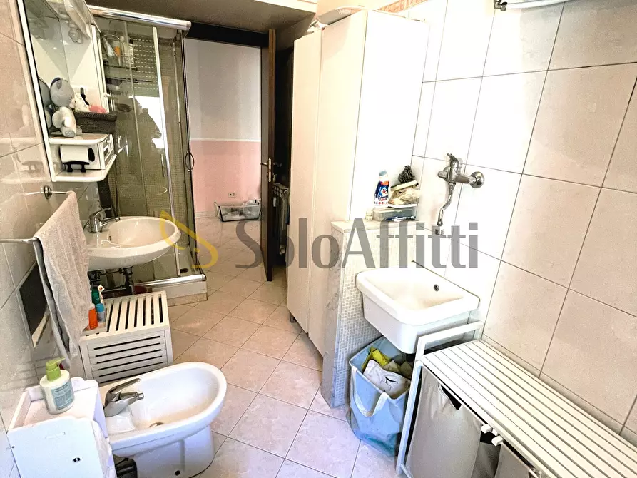 Immagine 17 di Trilocale in affitto  in via Pomezia a Roma