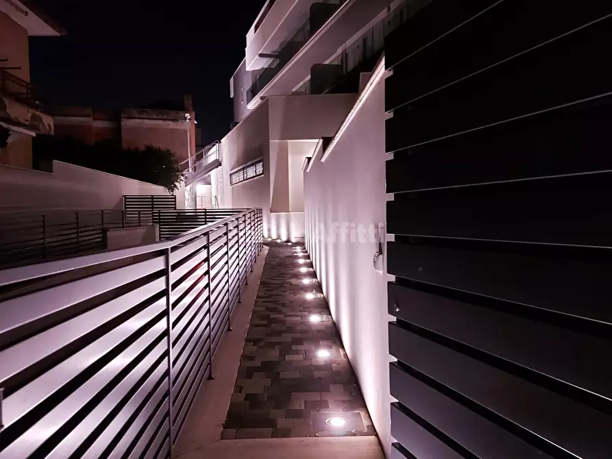 Immagine 49 di Trilocale in affitto  in Via del Castello a Roma