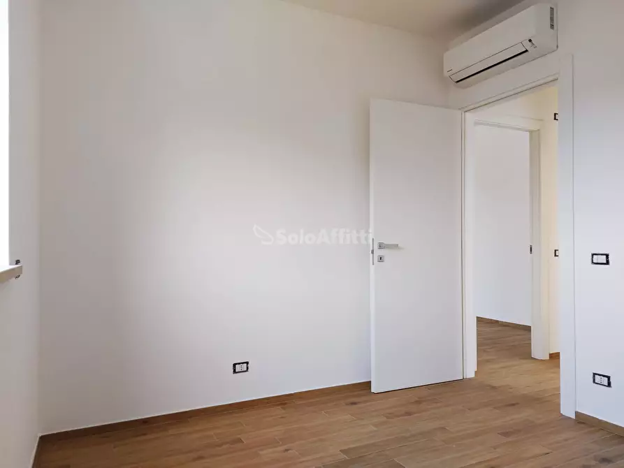 Immagine 41 di Trilocale in affitto  in Via del Castello a Roma