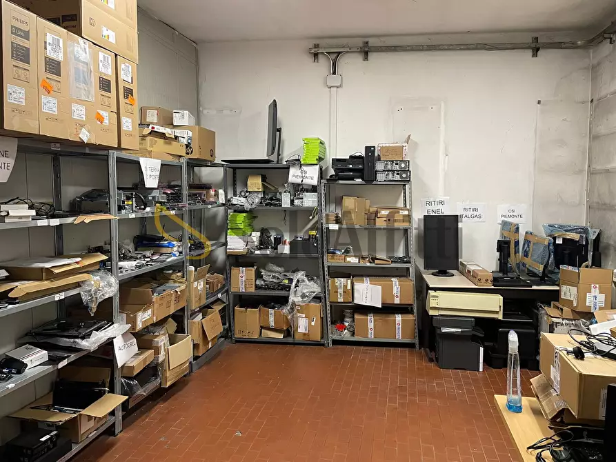 Immagine 4 di Magazzino in affitto  in Via Pettinengo a Torino
