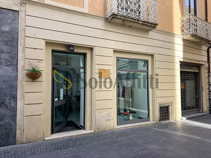 Immagine 2 di Locale commerciale in affitto  in Via Pretoria 117 a Potenza