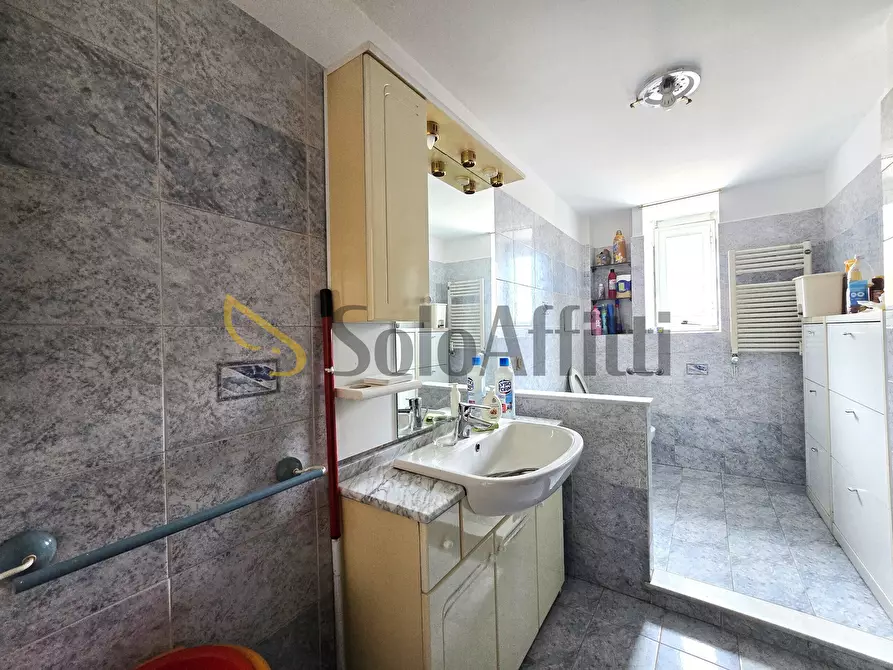 Immagine 19 di Trilocale in affitto  in Piazza di Santa Croce in Gerusalemme 1 a Roma