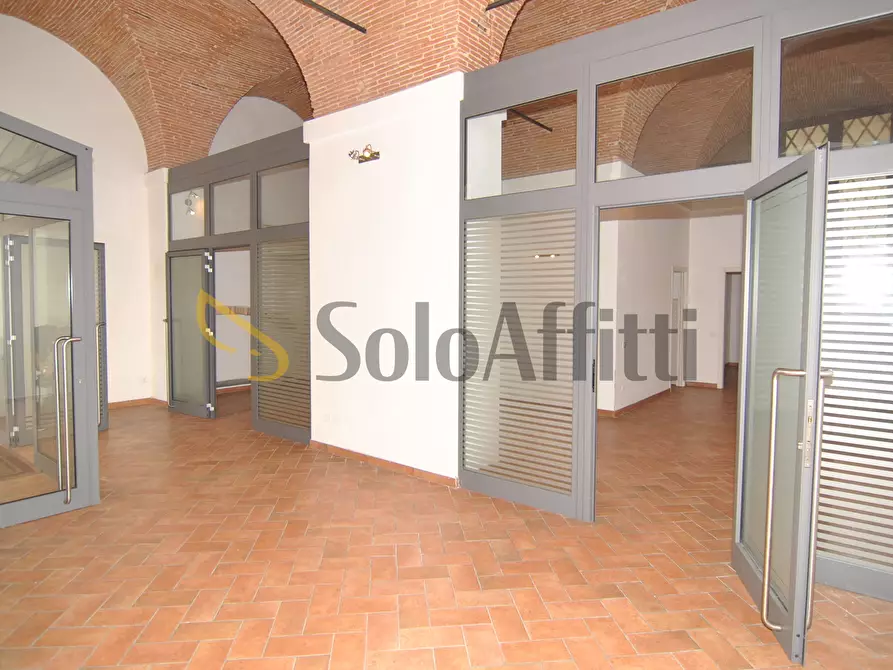 Immagine 13 di Ufficio in affitto  a Livorno