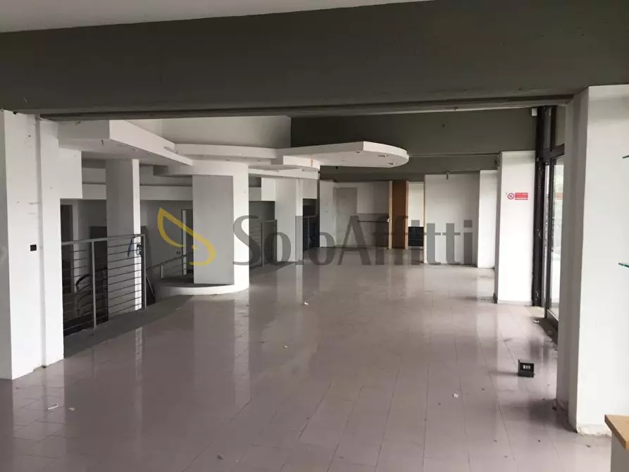 Immagine 8 di Locale commerciale in affitto  in Strada Cambiano 220 a Chieri