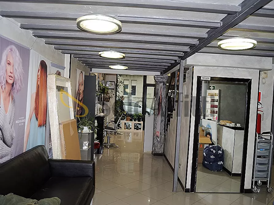 Immagine 9 di Locale commerciale in affitto  in Via Vittorio Asinari di Bernezzo 33d a Torino